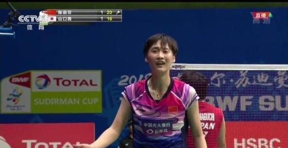 他用肩髋同 他用肩髋同